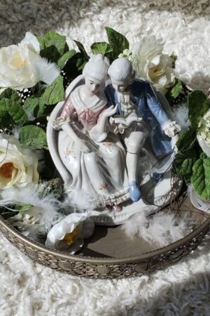 Idylle au balcon fleuri – création faite main, Fleur et Chuchotement