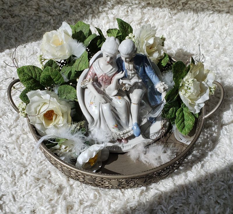 Idylle au balcon fleuri – création faite main, Fleur et Chuchotement