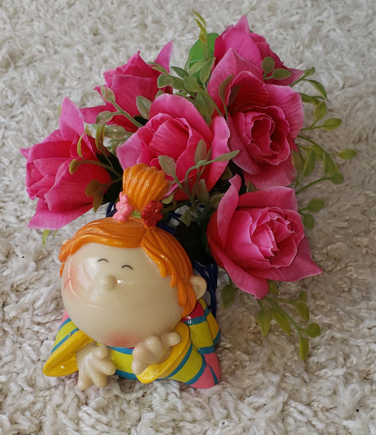 Le sourire aux roses de myrtille – vue 4 – création faite main, Fleur et Chuchotement