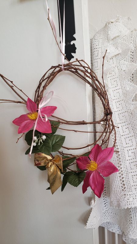 Couronne tout simplement – création faite main, Fleur et Chuchotement