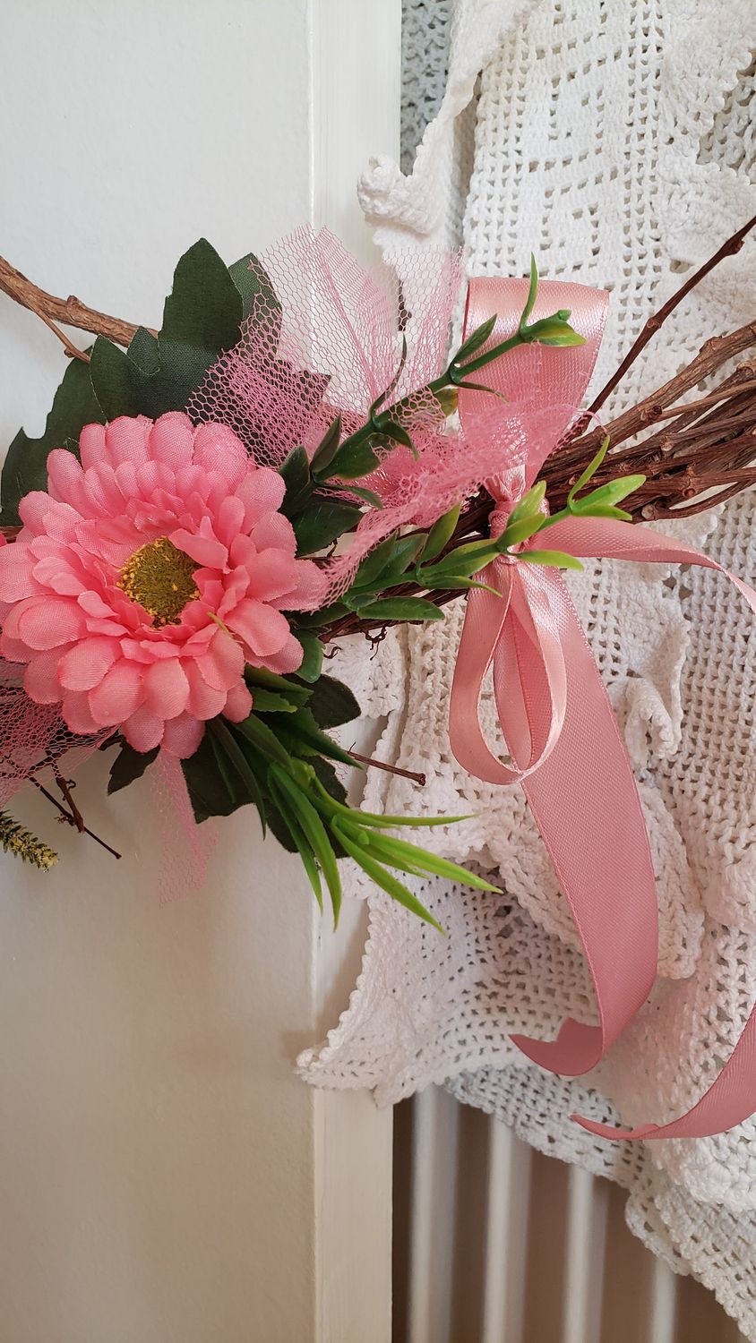 Couronne nuance de rose – vue 4 – création faite main, Fleur et Chuchotement