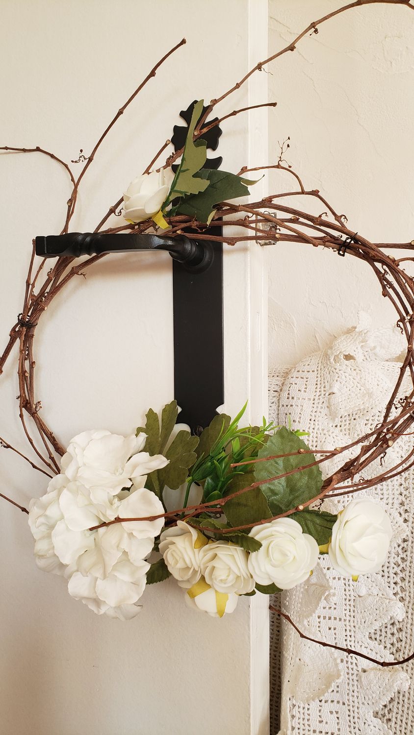 Blancheur eclose de couronne – vue 3 – création faite main, Fleur et Chuchotement