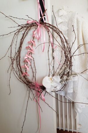 Couronne globe fleuri – création faite main, Fleur et Chuchotement