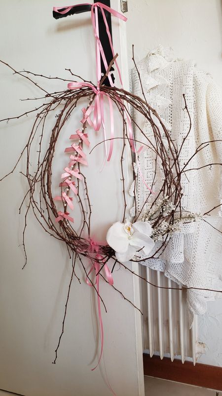 Couronne globe fleuri – création faite main, Fleur et Chuchotement
