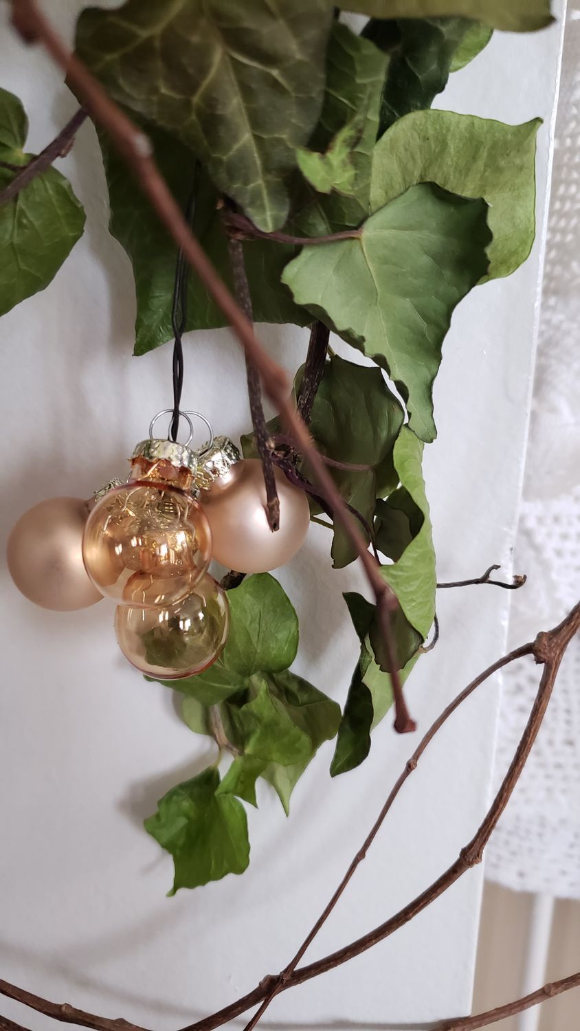 Couronne en lacets – vue 4 – création faite main, Fleur et Chuchotement