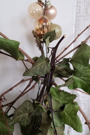 Couronne en lacets – création faite main, Fleur et Chuchotement