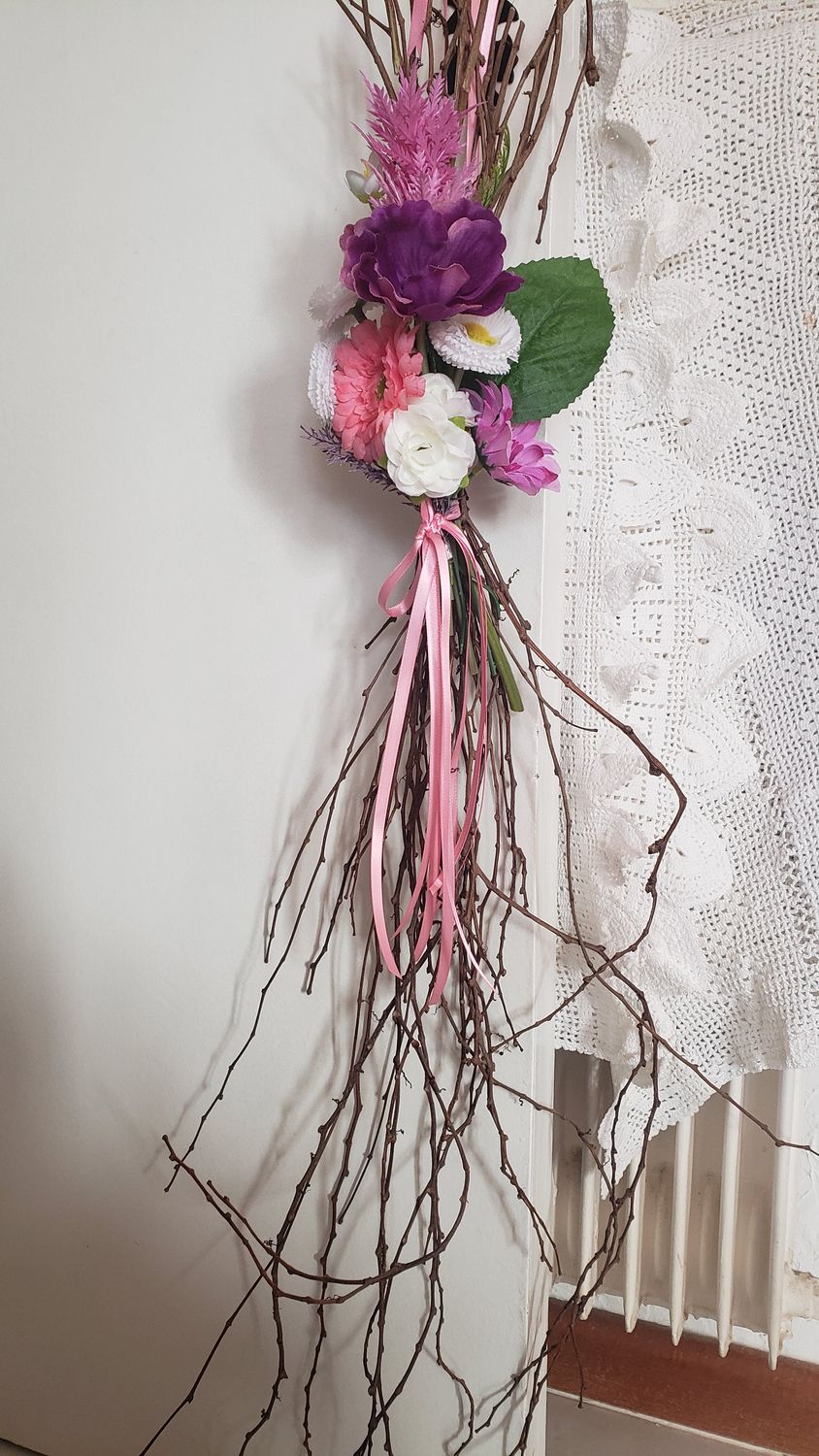 Couronne droite fleurie – vue 4 – création faite main, Fleur et Chuchotement