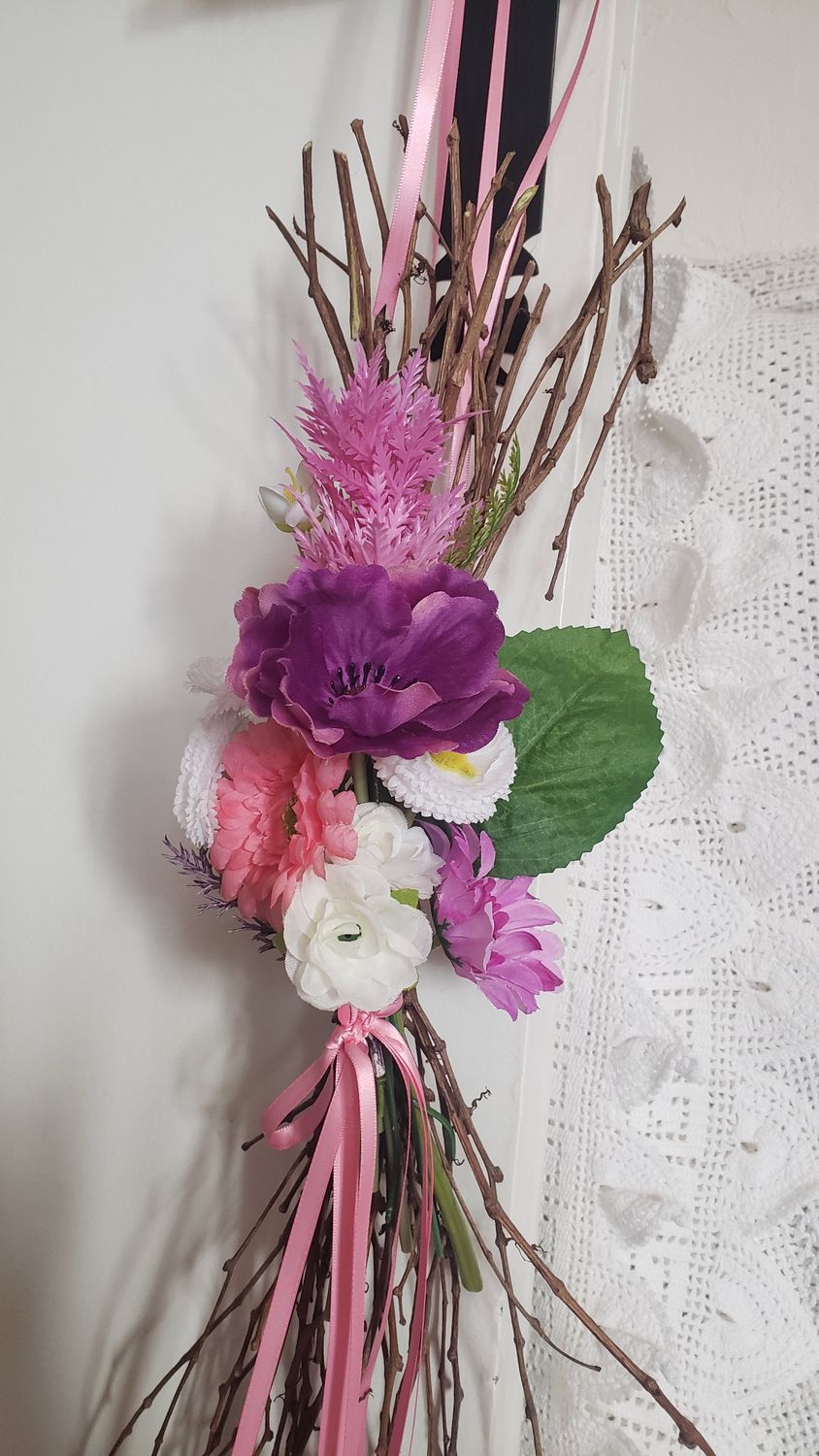 Couronne droite fleurie – vue 3 – création faite main, Fleur et Chuchotement