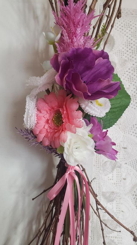 Couronne droite fleurie – création faite main, Fleur et Chuchotement