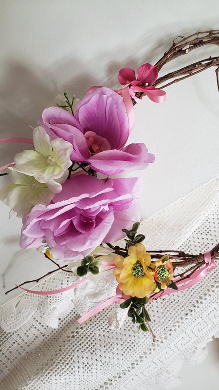 Couronne en collier – création faite main, Fleur et Chuchotement