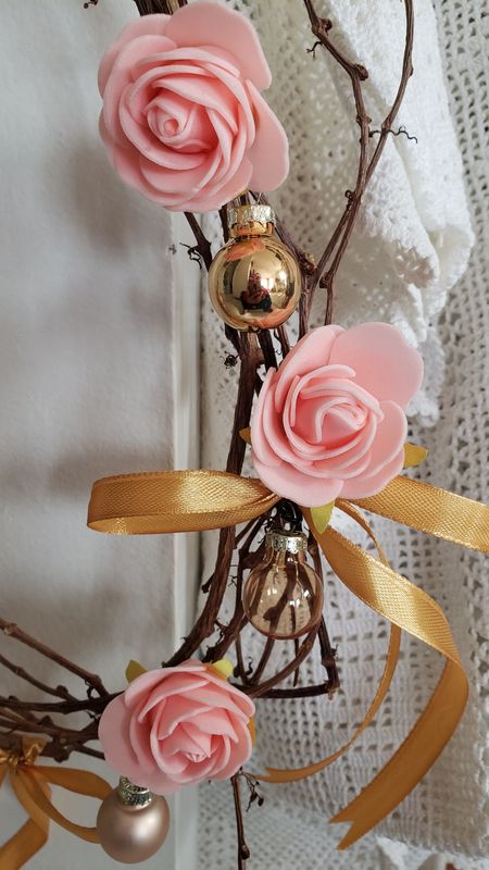Couronne dorée à l'honneur – création faite main, Fleur et Chuchotement