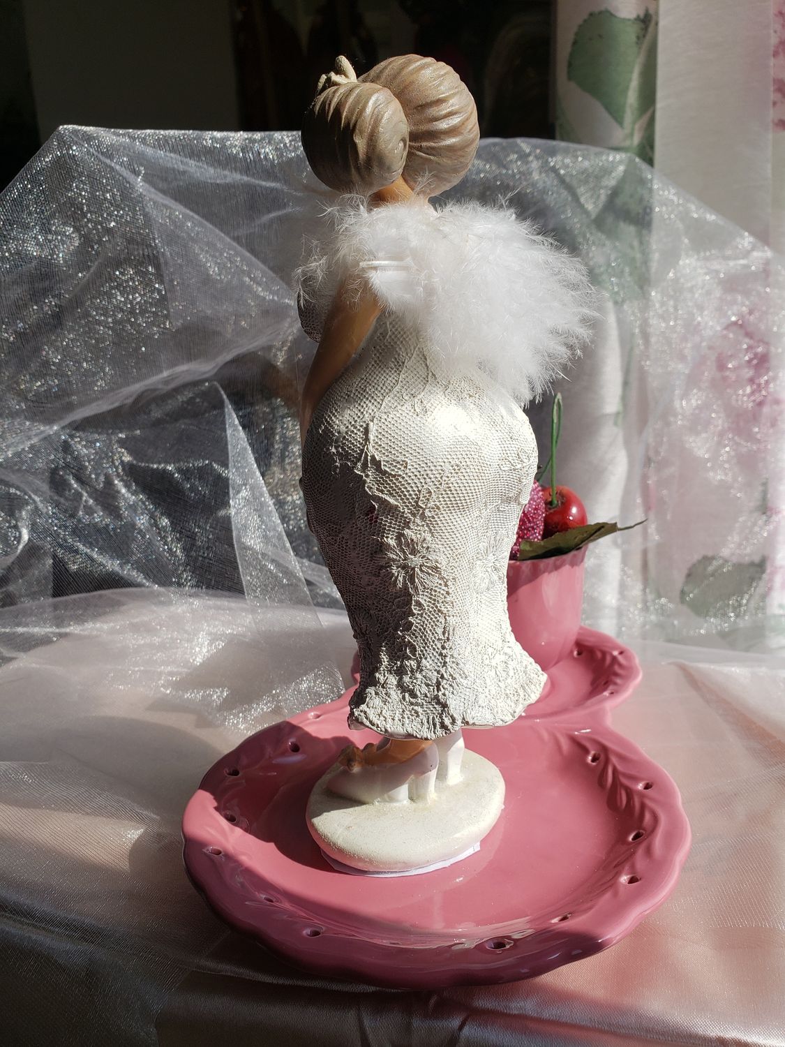 Pin up aux belles cerises – vue 4 – création faite main, Fleur et Chuchotement