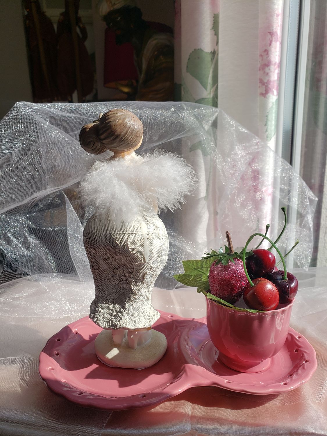 Pin up aux belles cerises – vue 3 – création faite main, Fleur et Chuchotement
