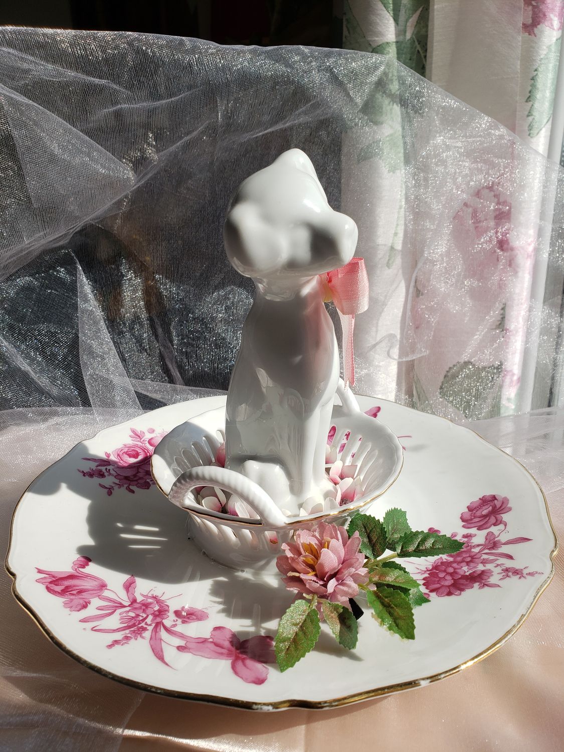 Panier fleuri au chien – vue 2 – création faite main, Fleur et Chuchotement