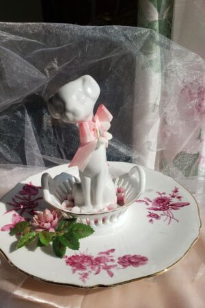 Panier fleuri au chien – création faite main, Fleur et Chuchotement