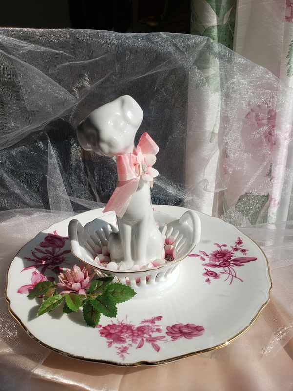 Panier fleuri au chien – création faite main, Fleur et Chuchotement