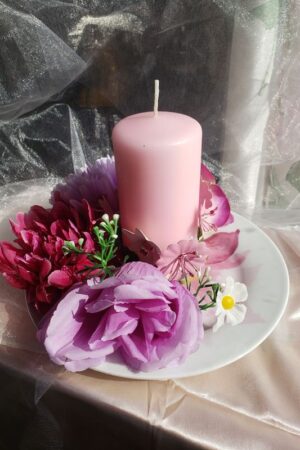 Bougie fleurie sur soucoupe – création faite main, Fleur et Chuchotement