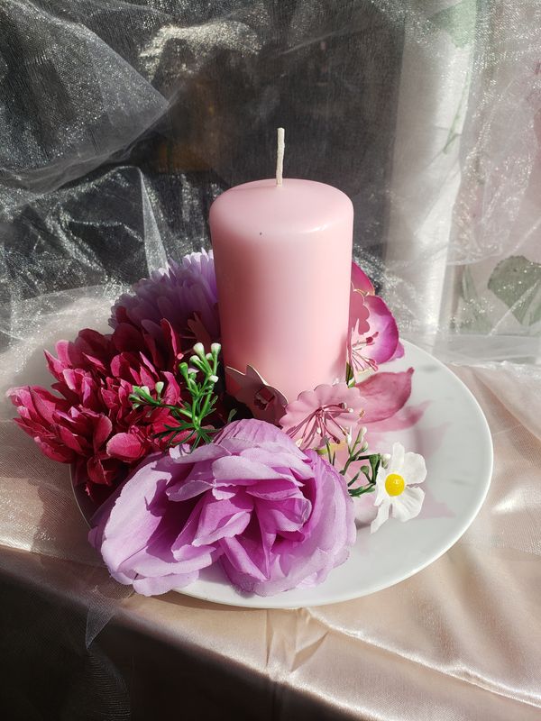 Bougie fleurie sur soucoupe – création faite main, Fleur et Chuchotement