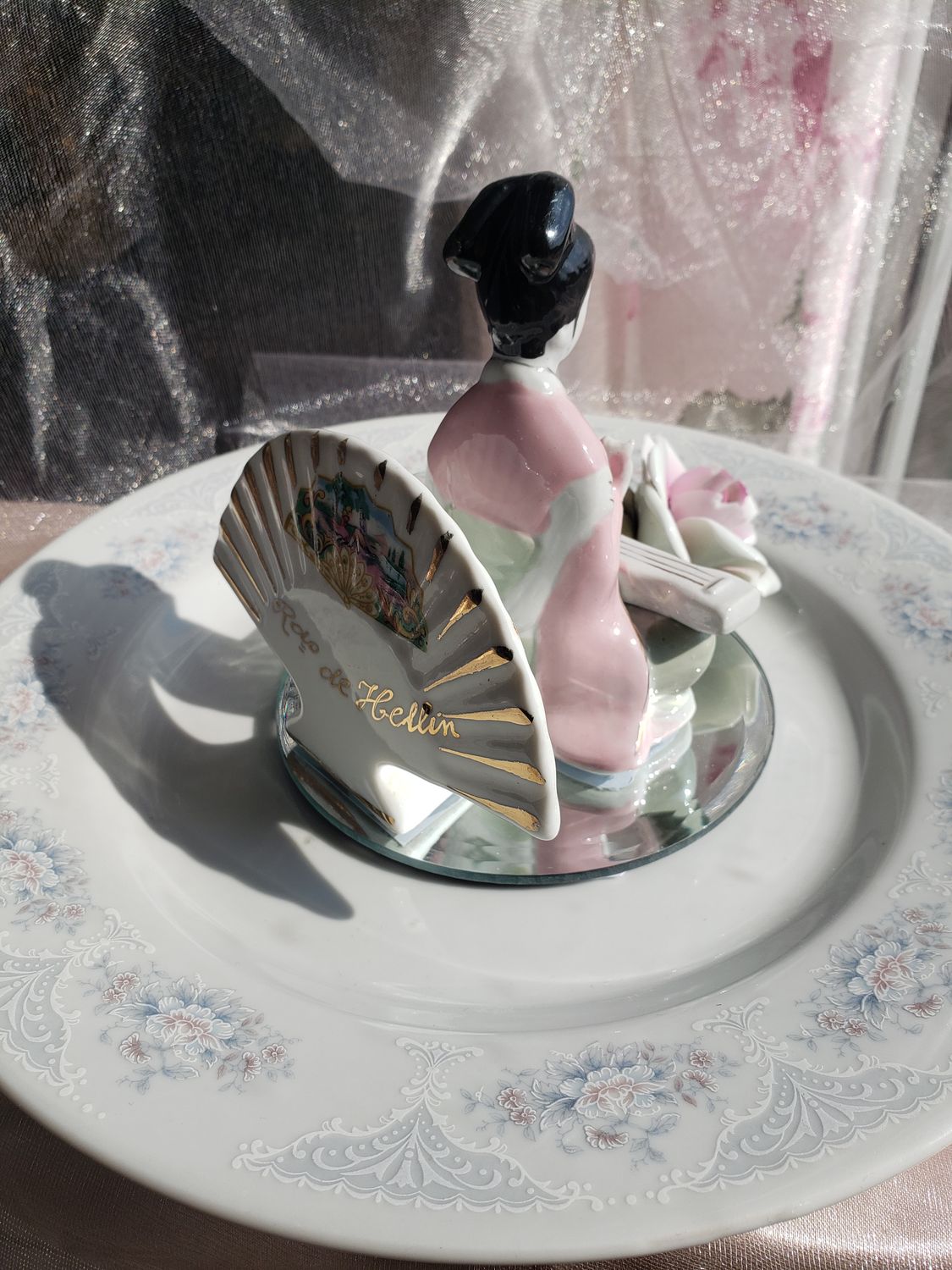 Musicienne en porcelaine – vue 4 – création faite main, Fleur et Chuchotement