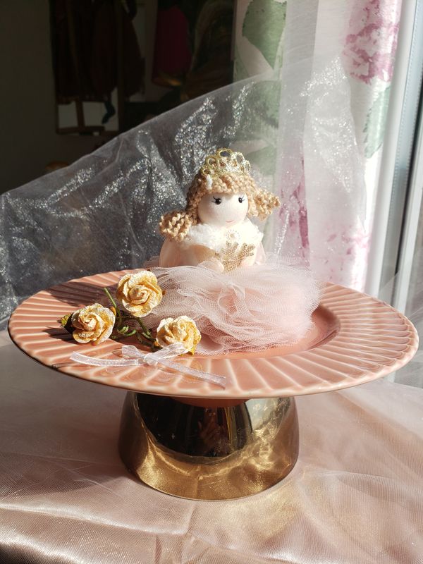 Ange aux roses et tulle – création faite main, Fleur et Chuchotement