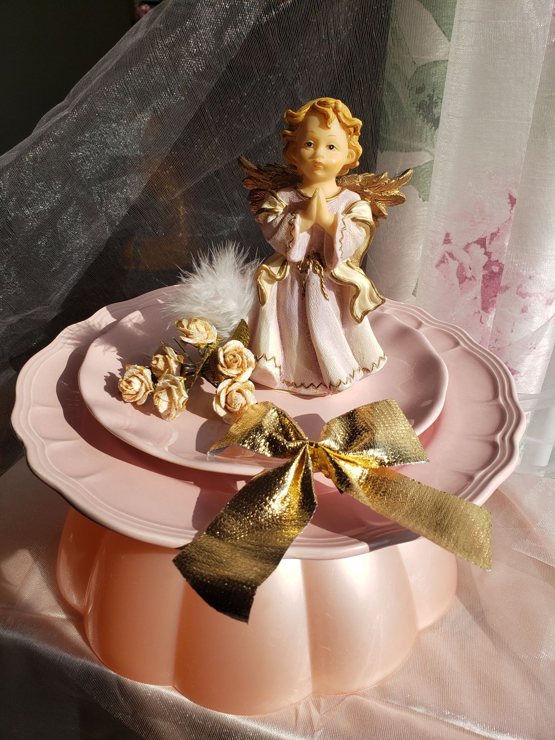 Ange rose en priere – création faite main, Fleur et Chuchotement