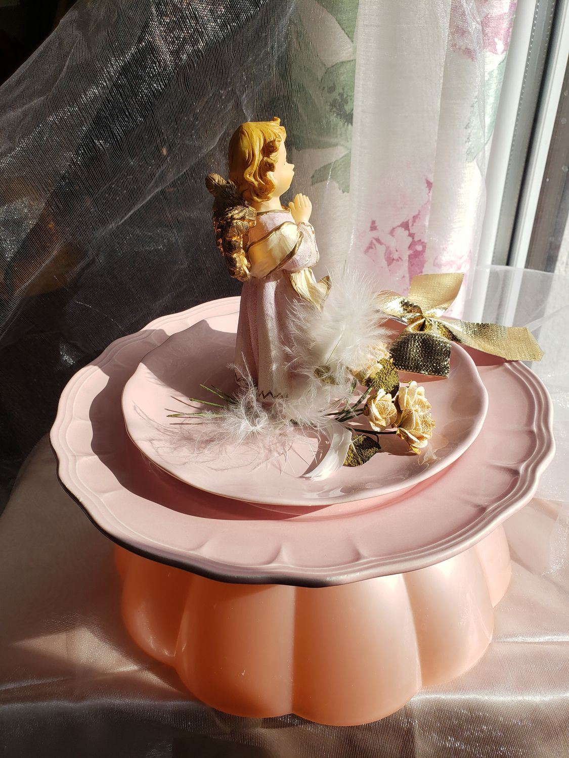 Ange rose en priere – vue 3 – création faite main, Fleur et Chuchotement