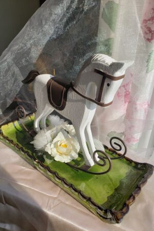 Cheval à bascule – création faite main, Fleur et Chuchotement