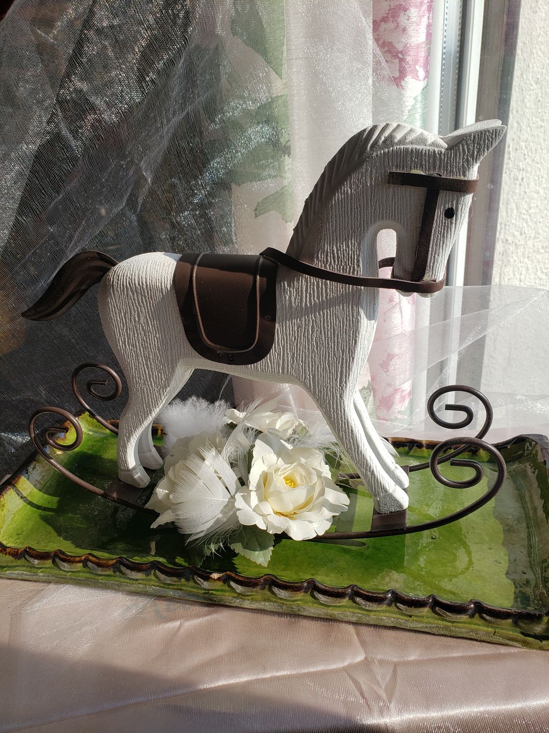 Cheval à bascule – vue 2 – création faite main, Fleur et Chuchotement