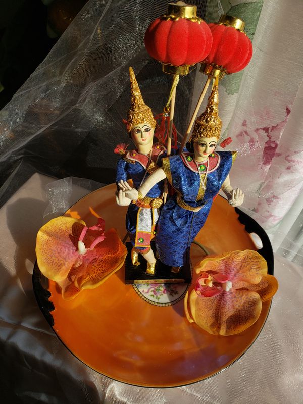 Danse à 2 à bali – création faite main, Fleur et Chuchotement