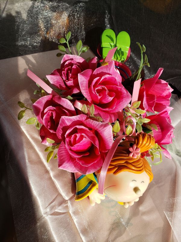 Le sourire aux roses de myrtille – création faite main, Fleur et Chuchotement