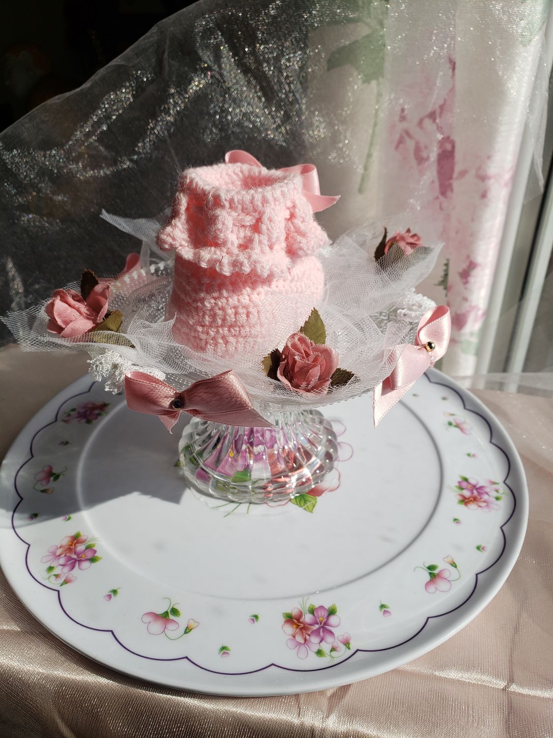 Petit peton rose au crochet – vue 3 – création faite main, Fleur et Chuchotement