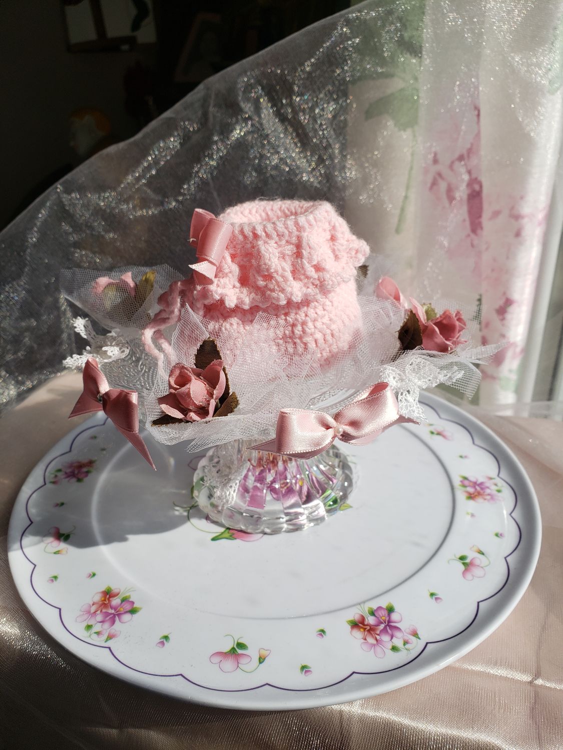 Petit peton rose au crochet – vue 4 – création faite main, Fleur et Chuchotement