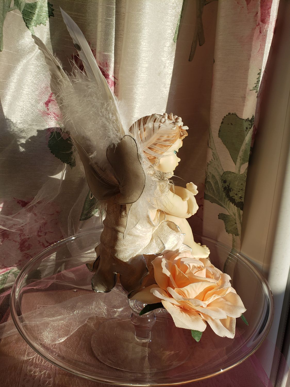 Angelot et fleur – vue 3 – création faite main, Fleur et Chuchotement