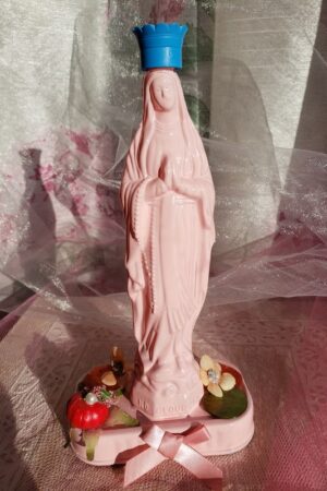 Statue Vierge rose – création faite main, Fleur et Chuchotement