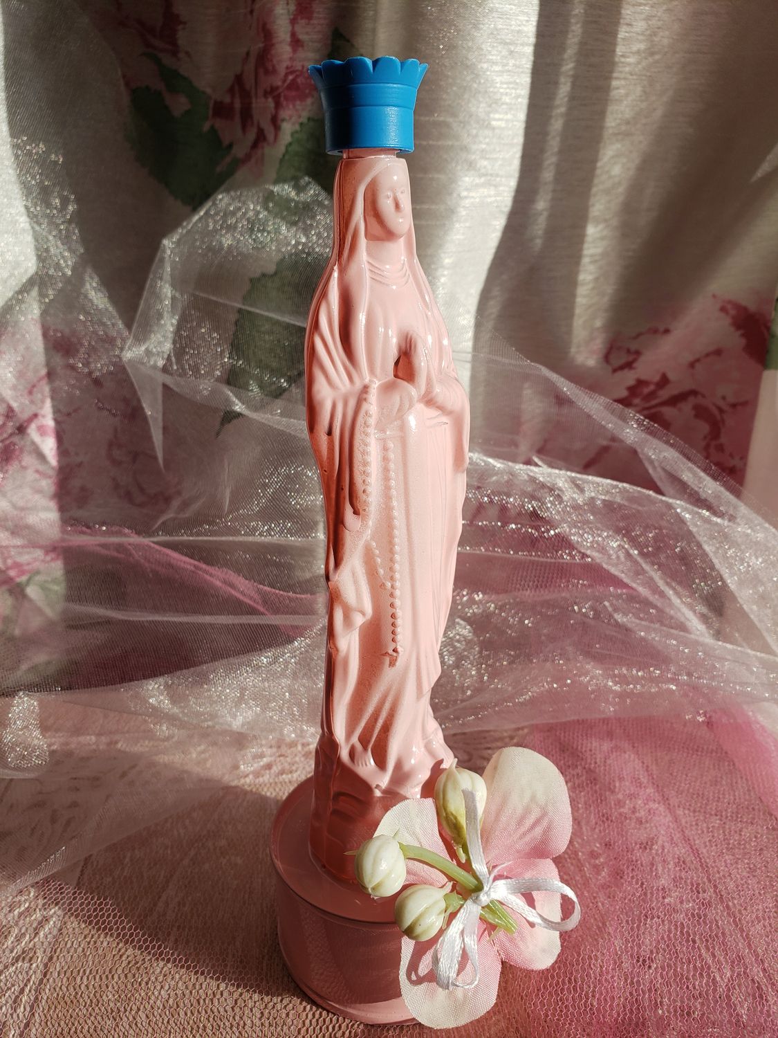 Statue Vierge rose – vue 2 – création faite main, Fleur et Chuchotement