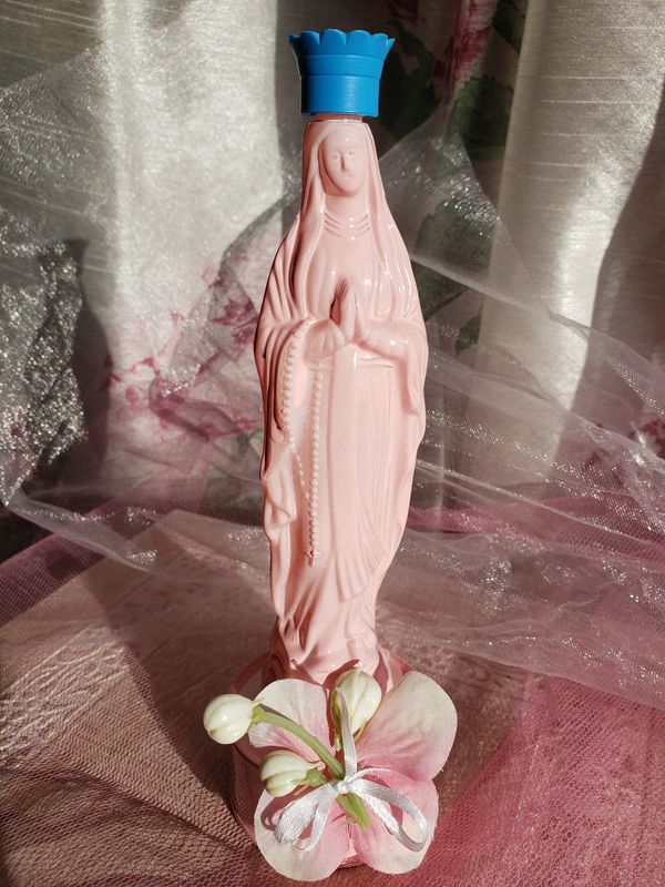 Statue Vierge rose – création faite main, Fleur et Chuchotement