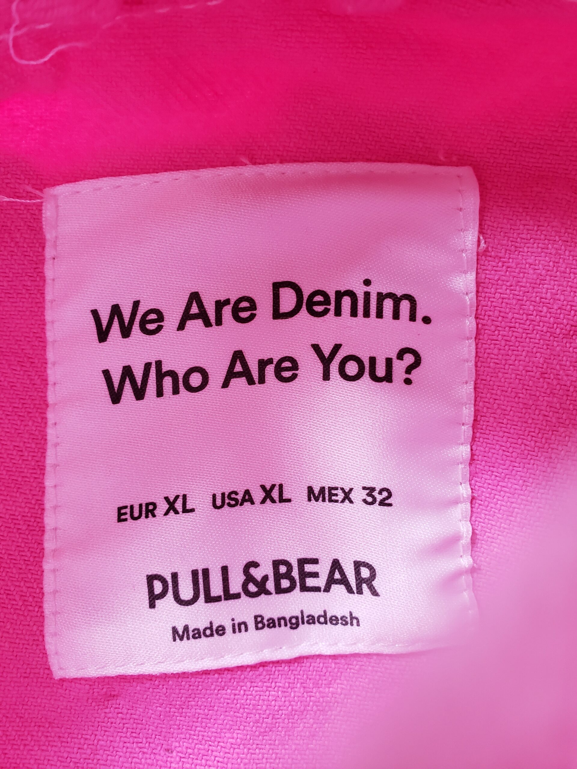 Blouson femme teinté et customisé élégant bonbon fuchsia – vue 8 – création faite main, Fleur et Chuchotement